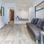 Cozy 1 Bedroom Apartment For 3 People