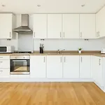 Modern Wembley Park Apartment - 2 Mins To Tube