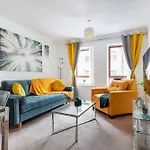 Charming Apt Trafalgar Square