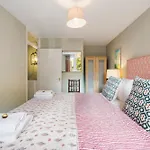 Fantastic Split-Level Flat Next To Battersea Park