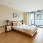 Stylish 1-Bed Flat In Greenwich - Steps From Dlr & City Views