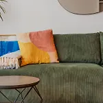 Filled With Light 1Br Apt W Balcony, London Centre
