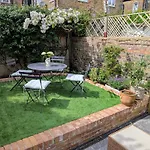 Veeve - At Home In Kensal Green