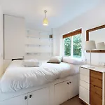 Bright 2-Bed Garden Flat In West Kensington