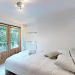 Bright 2-Bed Garden Flat In West Kensington
