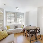 Bright 2-Bed Garden Flat In West Kensington