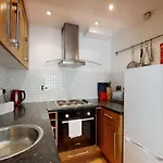 Bright 2-Bed Garden Flat In West Kensington