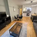Spacious 2-Bedroom Apartment In Crystal Palace