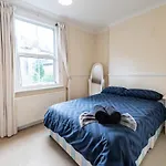 Dancer Road - Cosy 2 Bed Flat