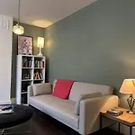 Modern Banker\'S Flat In Fulham