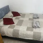 Renovated Central 4 Bed Flat In Islington London
