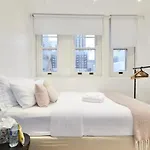 3 X Bedroom Riverside Flat With Hot Tub On Roof Terrace