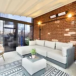 3 X Bedroom Riverside Flat With Hot Tub On Roof Terrace