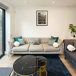 Gorgeous 3Br 2Bath House In O2 Greenwich With Parking