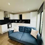 2 Bed Flat Near Tower Bridge