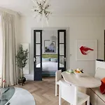 Luxury One Bed Apt-Air Con