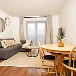 Modern 1Br Zone 1 Aldgate Smart Tvs & Fast Wi-Fi