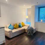 Luxury One Bed In West London