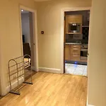 1 Bed Apartment With Balcony London 33Bh