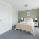 Bright Private Rooms - Peaceful Morden Location