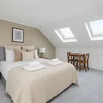 Bright Private Rooms - Peaceful Morden Location