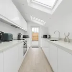 Bright Private Rooms - Peaceful Morden Location