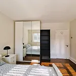 2 Bed Apartment Close To Central London