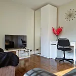 2 Bed Apartment Close To Central London