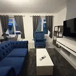 Stylish 2Br, Fast Wifi With Balcony
