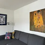 Bright 1 Bedroom Central London