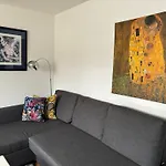 Bright 1 Bedroom Central London