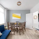 Modern 2 Bed East London Home By Rebby Properties Sleeps 5 Near Canning Town Station