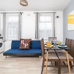 Modern 2 Bed East London Home By Rebby Properties Sleeps 5 Near Canning Town Station