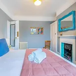 Spacious 4Br Retreat With Private Garden Zone 3