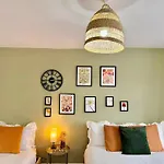 Vibrant Studio 30Min To Central London & Free Wifi