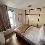 Stylish 1-Bedroom Apartment In The Heart Of Soho 9Wd