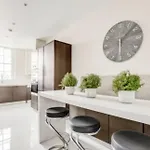 Bright & Spacious 4-Bed Flat In London