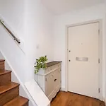 Central 2 Bed Maissonette