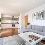 The Place- Greenwich 2-Bed Flat