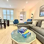 3 Bedroom Apartment With Private Terrace In Pimlico, Westminster, Victoria
