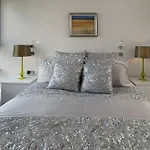 Deluxe London Bridge Apartment