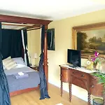 Lynbrook Grove Guesthouse