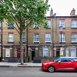 Retreat To A Stylish 1 Bedroom Flat In Chelsea