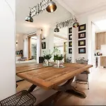 Retreat To A Stylish 1 Bedroom Flat In Chelsea