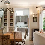 Retreat To A Stylish 1 Bedroom Flat In Chelsea