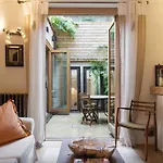 Retreat To A Stylish 1 Bedroom Flat In Chelsea