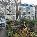 Luxury Holland Park, Sleeps 2, Free S\'Fast Wifi