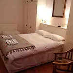 Luxury Holland Park, Sleeps 2, Free S\'Fast Wifi