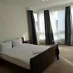 Edgware Road Raynham Apartment