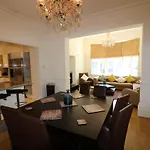 Knightsbridge Lodges